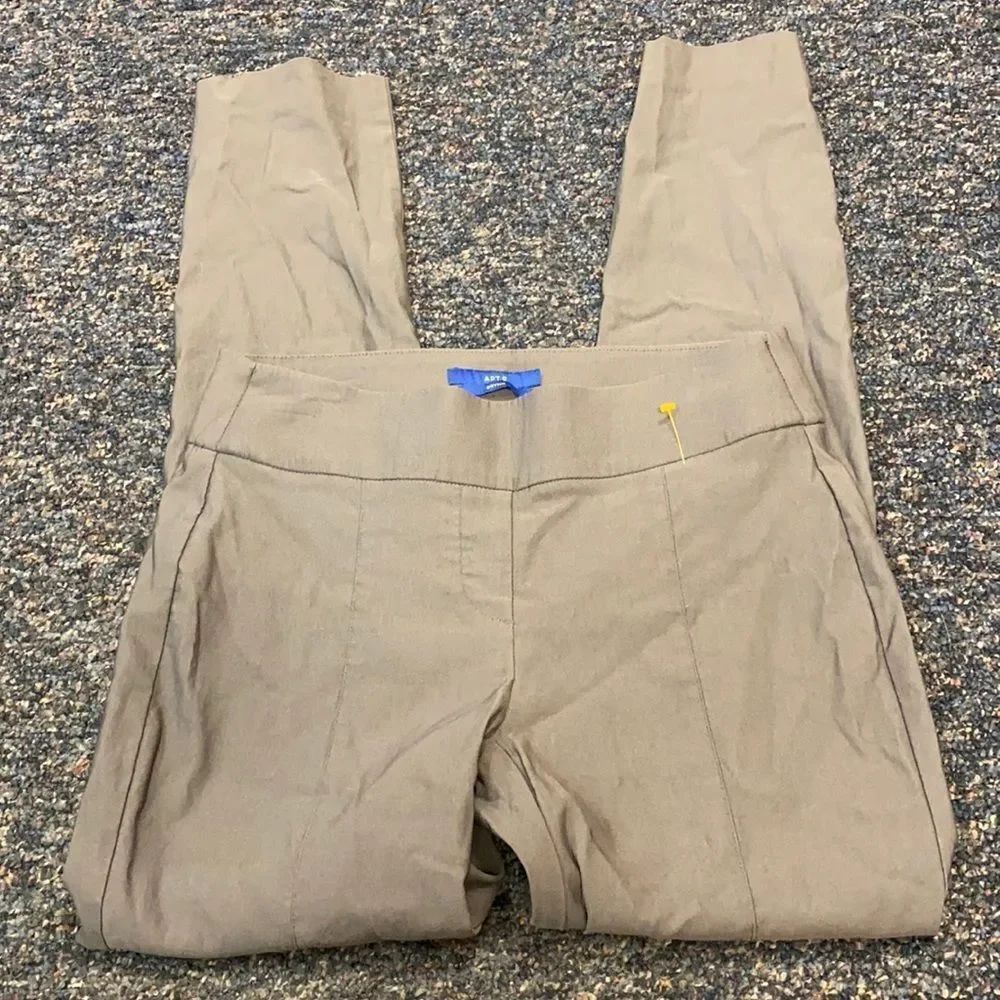 Apt. 9 Gray skinny pants sz. 6